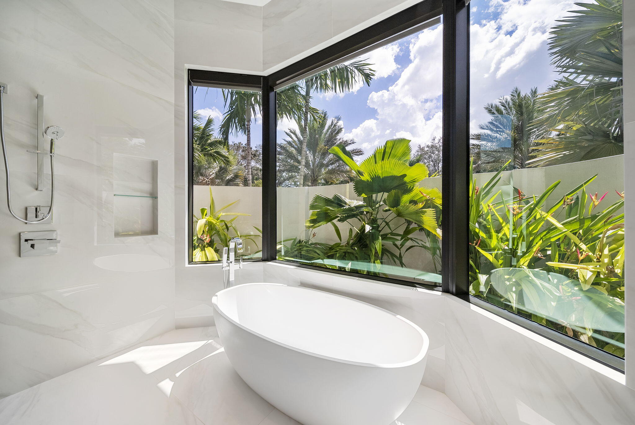 Locha Drive bathroom